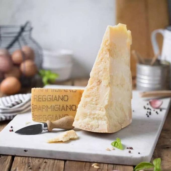 

PARMIGIANO REGGIANO DOP ITALIAN CHEESE KEJU ITALIA AUTHENTIC IMPORTED ORIGINAL DAN TERPERCAYA