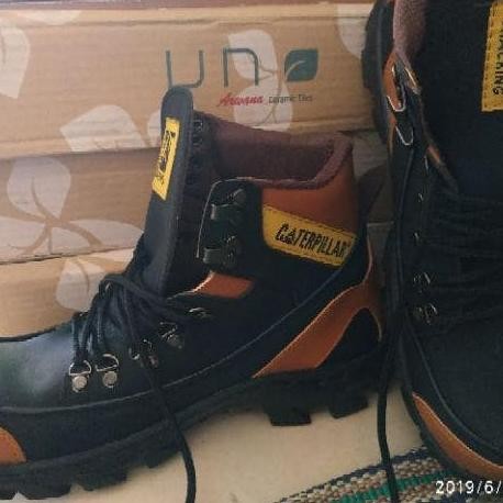 SEPATU SAFETY TRAKING CATERPILLAR ARGON SAFETY BOOTS PRIA