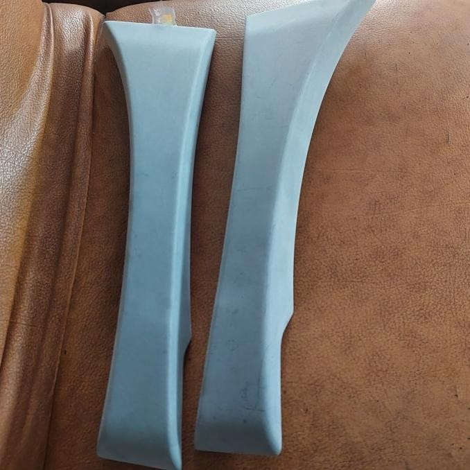 moulding spakbor belakang kanan-kiri luxio 15-20 ori