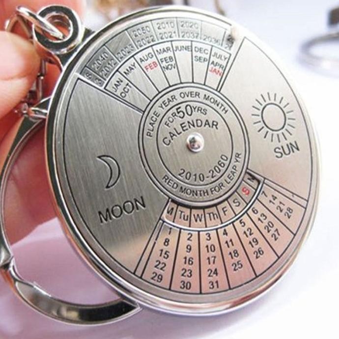

Gantungan Kunci Unik Kalender Abadi 50 Tahun 2010-2060 Stainless Steel Keychain Eksklusif Key Chain Kreatif Elegan MEKO ELECTRO