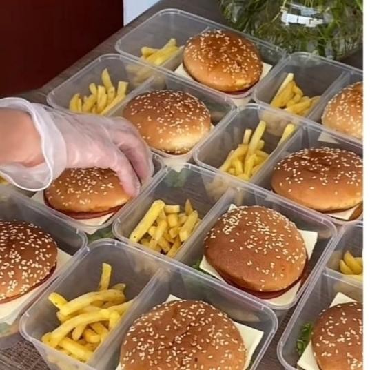 

Thinwall Suapi 700 ml Transparan sekat 2/kotak makan @ 50 pc H24