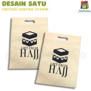 

(20) Tas goodiebag souvenir spunbond umrah dan haji ka'bah termurah terlaris Umroh murah