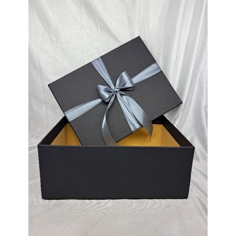 

Gift Box Medium + Kotak Hadiah + 26x20x10 cm