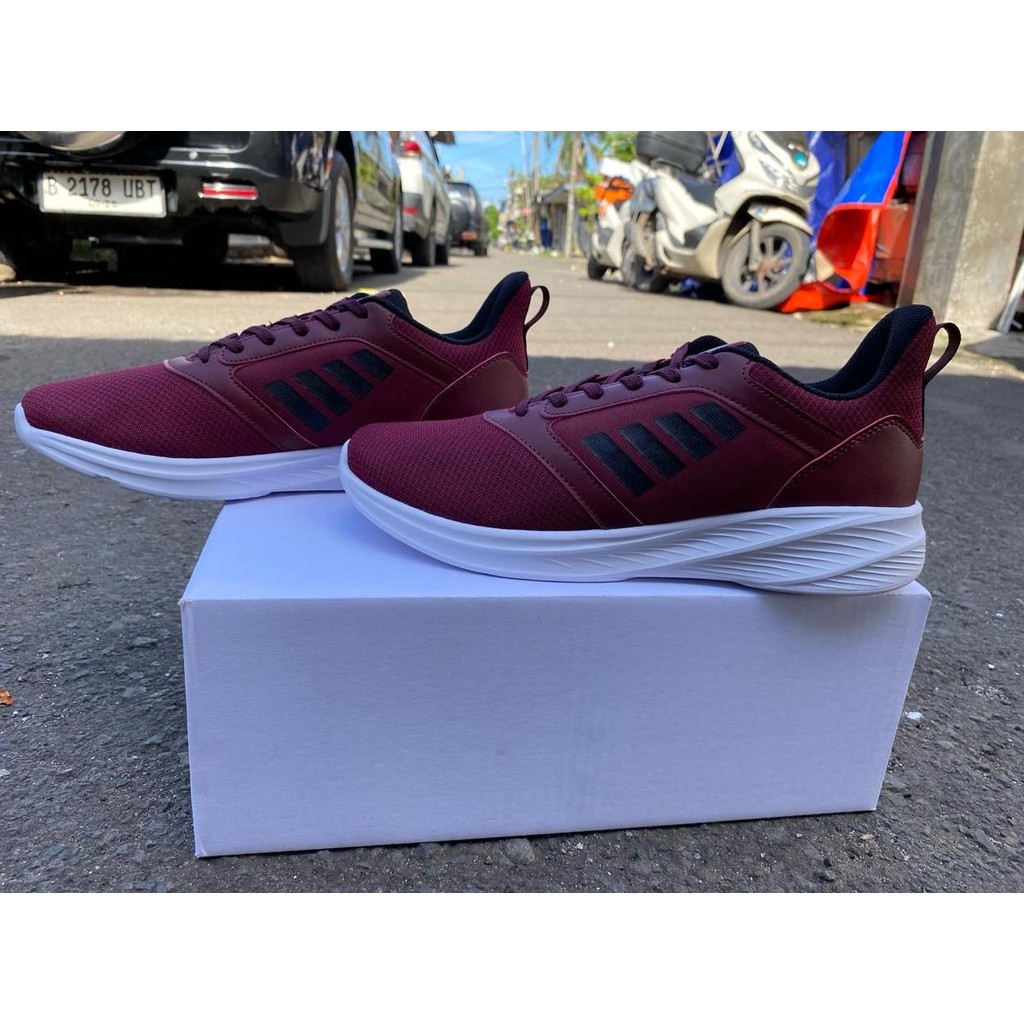 Sepatu olahraga polri jatah terbaru