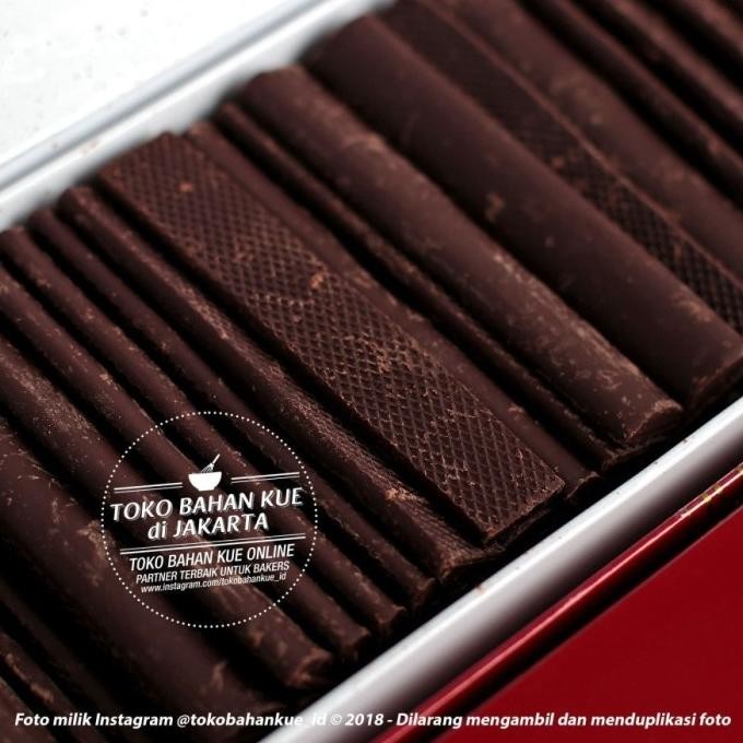 

Embassy Chocolate Rainforest 52% 1kg Chocolate Stick Couverture liquid