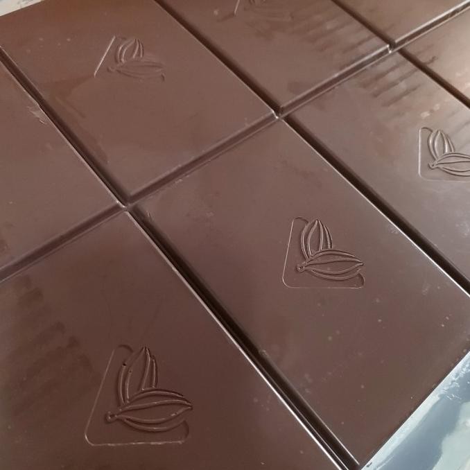 

coklat blok tulip 1 kg. dark compound chocoalate liquid