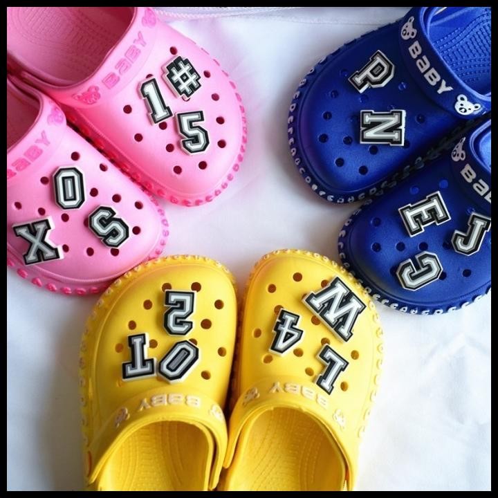 Terlaris (Tidak Bercahaya) Pin Bentuk Huruf Angka Crocs Jibbitz Hiasan Sandal Good Quality