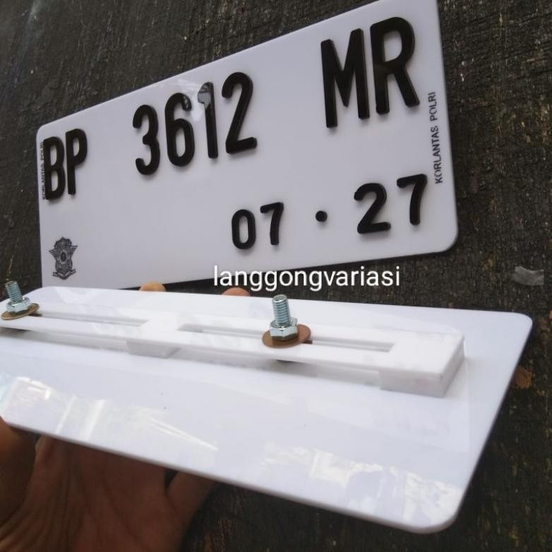 Variasi Plat Nomor Motor 3D Timbul Bahan Akrilik