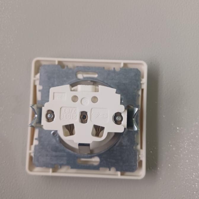 Terjangkau Berker Stop Kontak Arsys 16A 250V Berker