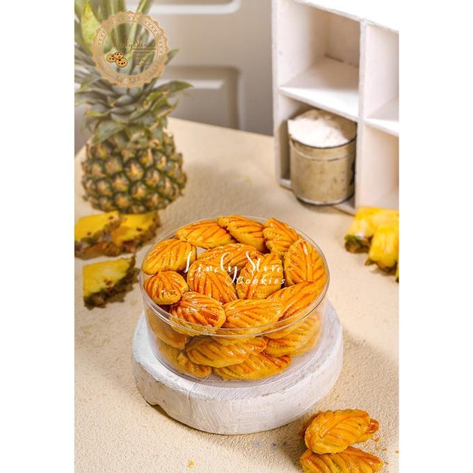 

Murah Nastar Wisman Daun Premium Isi Nanas Asli Berat 1/2Kg