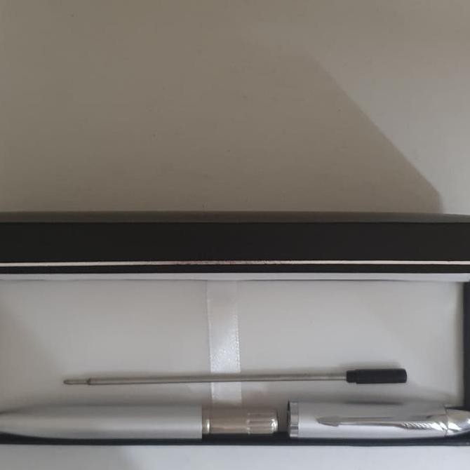 

Tersedia Pulpen Free Grafir Nama Warna Silver Eksklusif Dengan Box