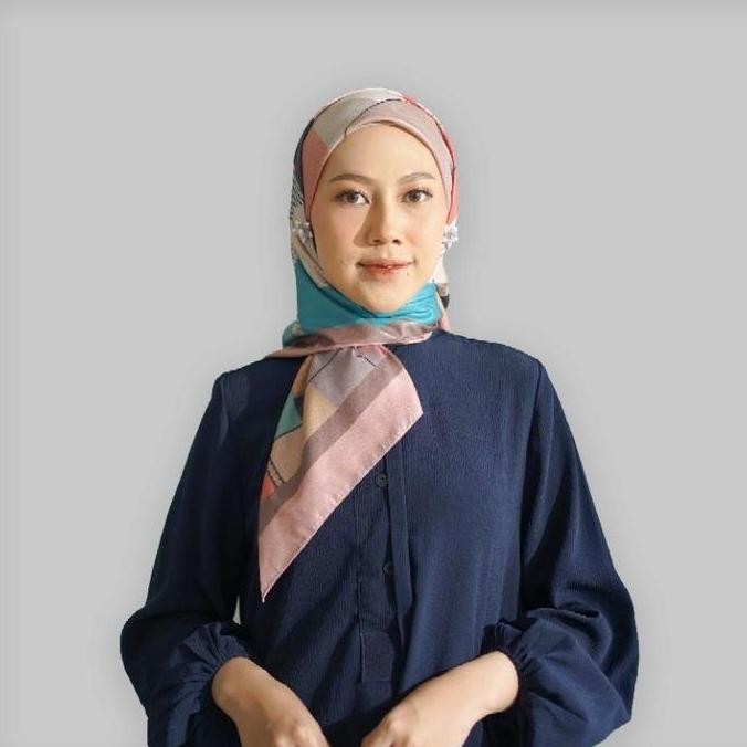 Diskon Hijab Motif Segi Empat Deenay Larita Pink
