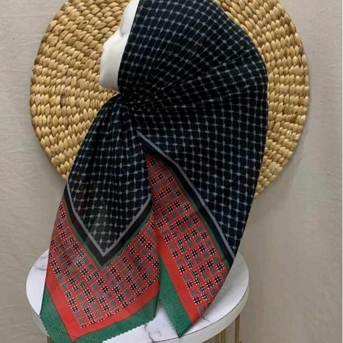 Diskon HIJAB SEGI EMPAT VOAL MOTIF PALESTINA GARIS HITAM MERAH