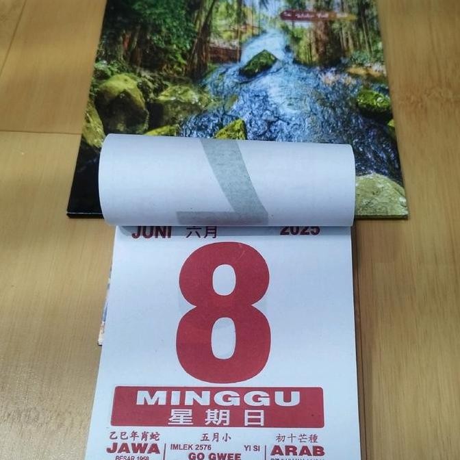 

new !!! murah kalender harian sobek plus tatakan tahun 2025 murah