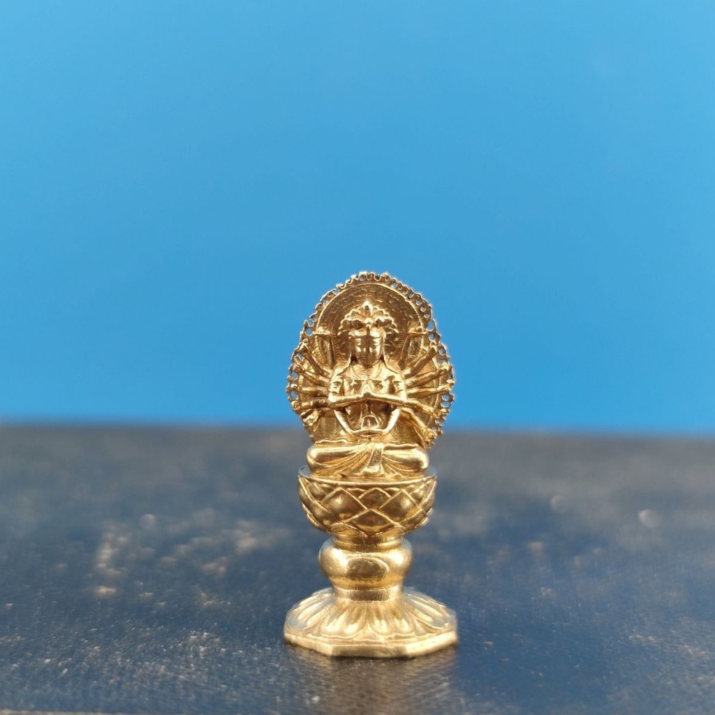 Patung Buddha Guanyin Seribu Tangan Ornamen untuk Tahun Zodiak Tikus Buddha Patung Kuningan Dekorasi