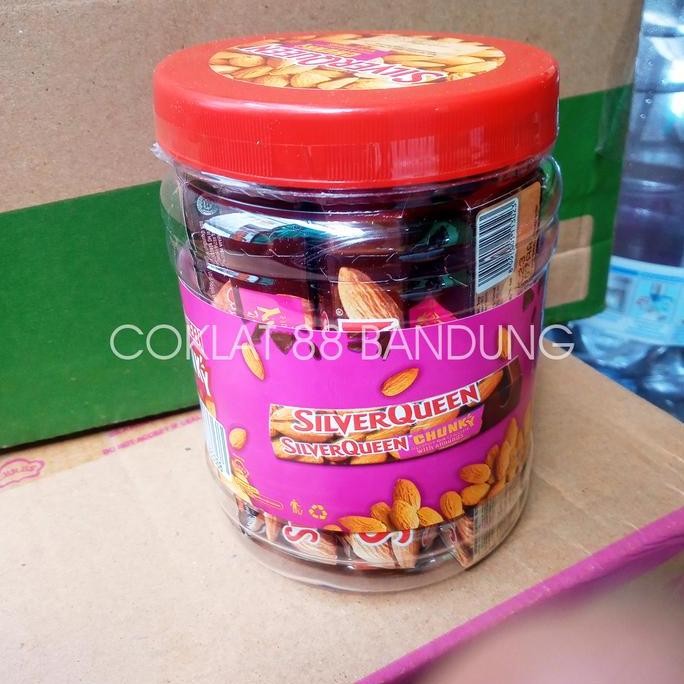 

SILVERQUEEN CHUNKY BAR 12 PCS X 26gr ex 30 GR, COKLAT SILVER QUEEN CHUNKY TOPLES JAR BOX 26 gram