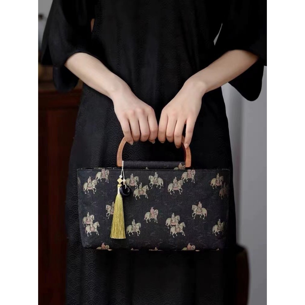 Tang Horse Fragrant Cloud Silk Interwoven Song Brocade Handbag