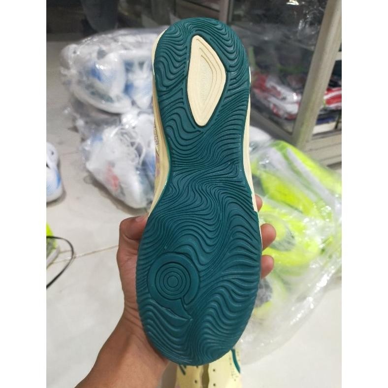 Sepatu Futsal Dewasa Tapak Karet Impor Sintetis