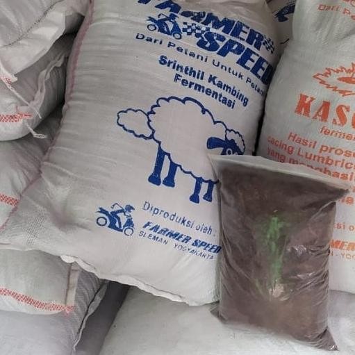 

Terlaris Pupuk Kompos Kandang Organik Kohe Kambing Halus Repack 1 Kg D0423