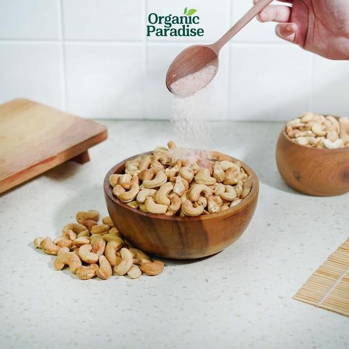 

Grosir Kacang Mede Panggang 250 Gram / Roasted Cashew 250 Gram Natural