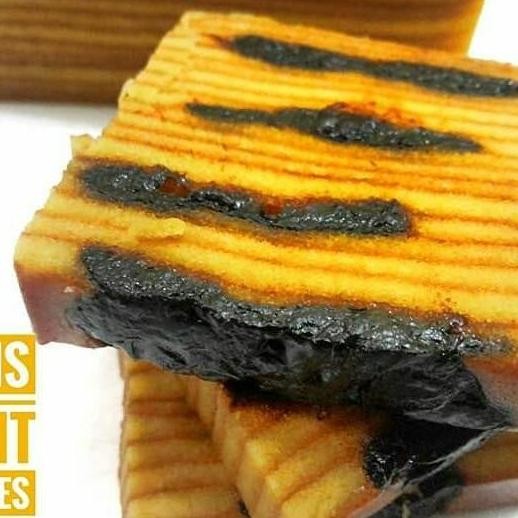 

HIW Lapis Legit Prunes Premium Surabaya Wisman Moist Halal Tanpa Pengawet