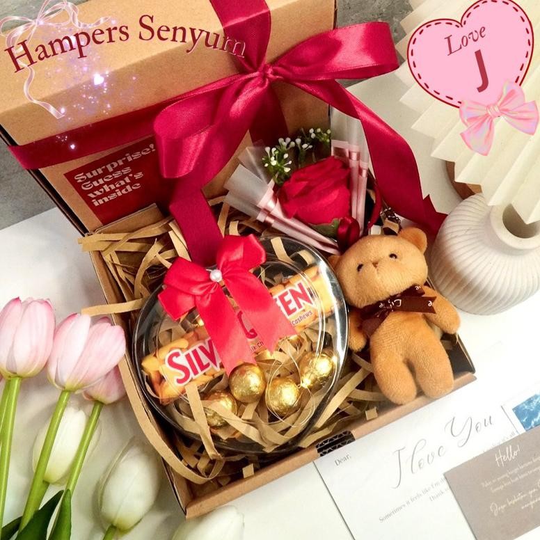 

Hampers Snack Box Cokelat Silverqueen Love Hadiah Ulang Tahun Kado Valentine Gift Box Murah Jajan Skripsi Sempro Hari Guru Hari Ibu Anniversady Cewek Cowok Set Kado Murah Unik Bermanfaat Coklat Love nUg