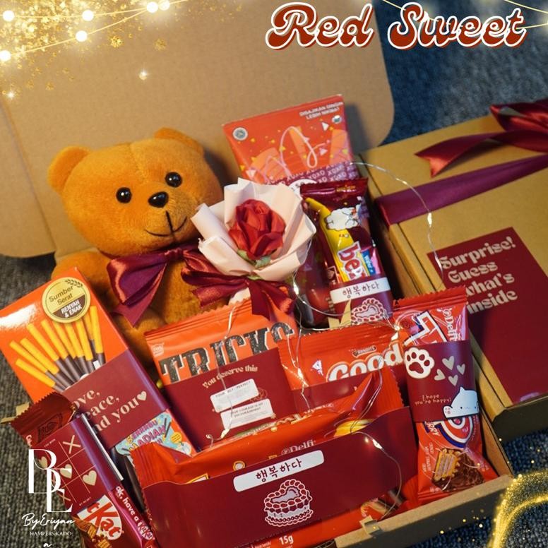

Hampers Snack Box Set Kado Jajan Gift Box Makanan Minuman Makanan Ringan Ulang Tahun Valentine Wisuda Anniversary Sempro Hari Guru Bestie Crush Pacar Red Sweet Series Food nUg