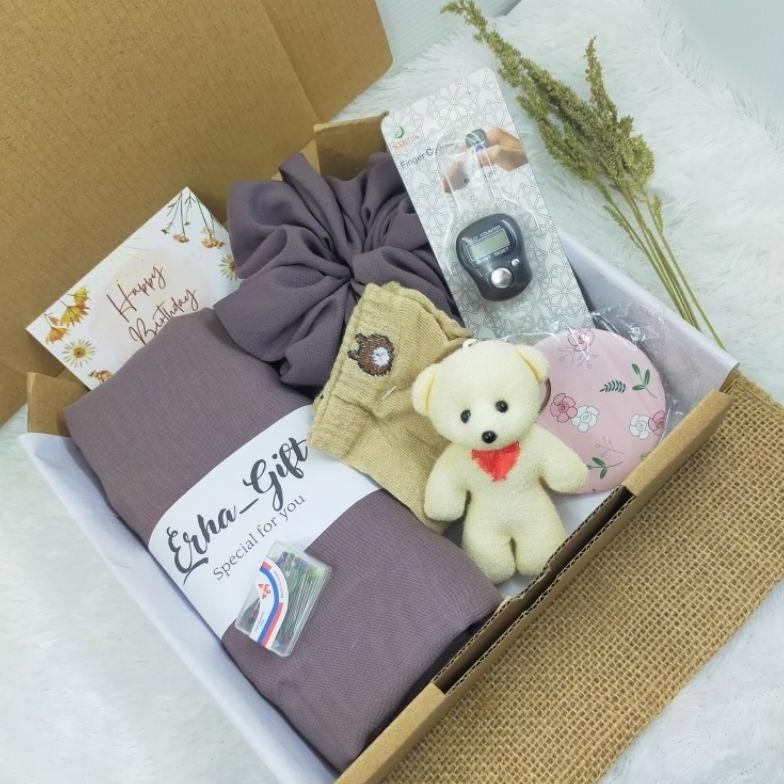 

Hampers Kado Ulang Tahun Cewek Idul Fitri Valentine Wisuda Birthday Anniversary Pernikahan Paket Daily Hijab Bella Square Kerudung Segi Empat Muslim Kado Ibu nUg