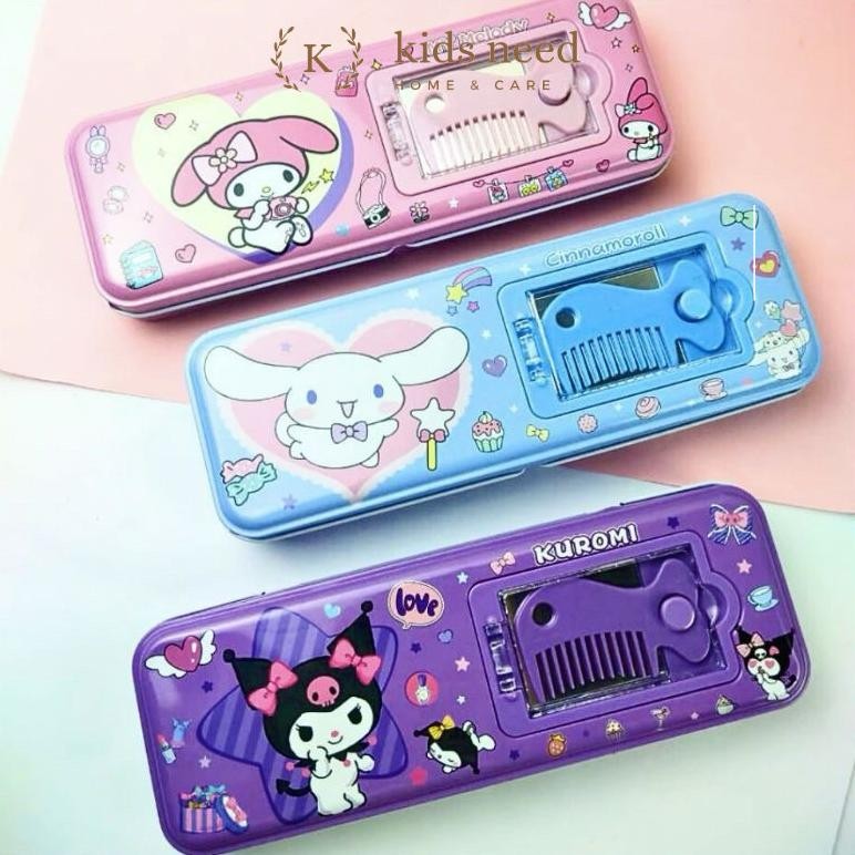 

It34 Kotak Pensil Kaleng 2 Susun / Pencil Case Cermin + Sisir Kuromi Set Tempat Pensil Kaleng Sisir Kaca Karakter Sanrio