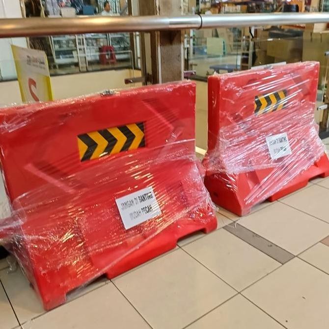 

Road Barrier RB 3 / Pembatas Jalan / Marka Jalan Murah Bergaransi Kualitas Original