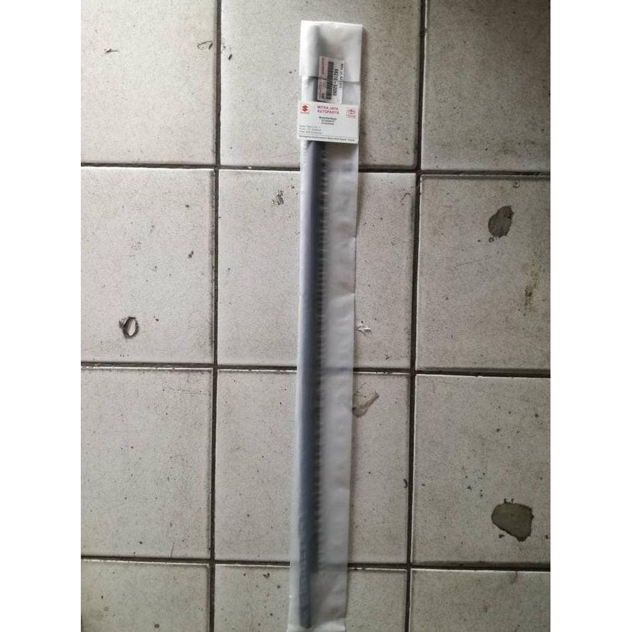 Pelipit/List Kaca Depan Kiri Toyota Ist