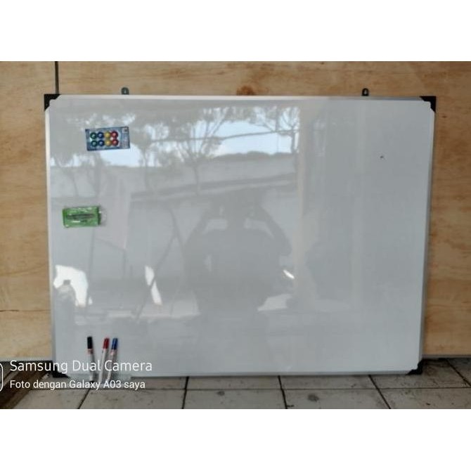 

Whiteboard magnet 100 x 110 cm anti gores mudah dihapus komplit Kualitas Original