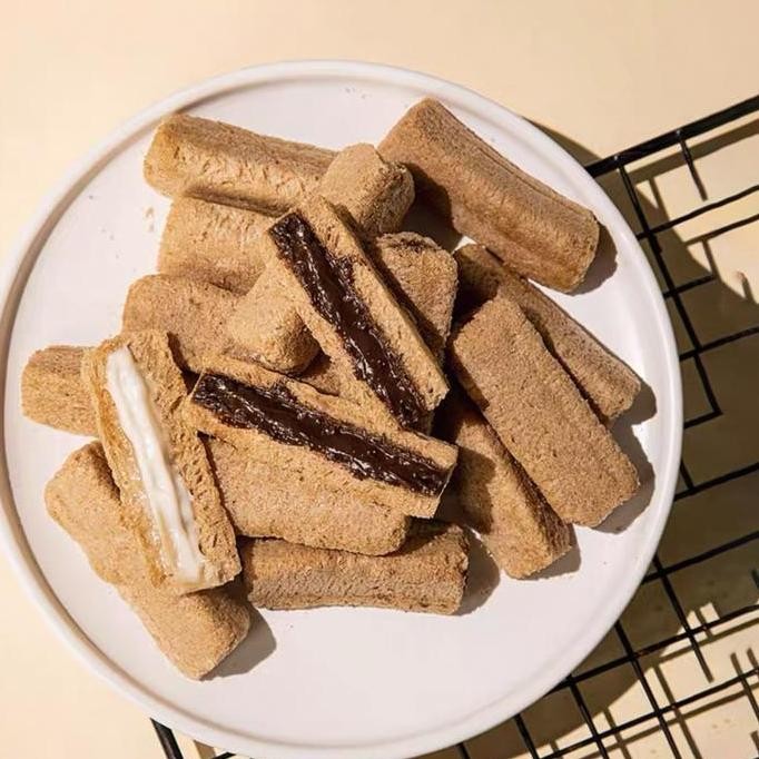 

COD/KALIO WAFER/BATANG COKELAT PANJANG DENGAN SUDUT COKELAT/BERISI ISIAN/KUE KERING BERBENTUK SEGITIGA/MAKANAN RINGAN/LAPISAN COKELAT/COKELAT/BATANG COKELAT/MAKANAN RINGAN UNTUK BERSANTAI. CHOCOLATE FOOD DELFI ALMOND COKLAT