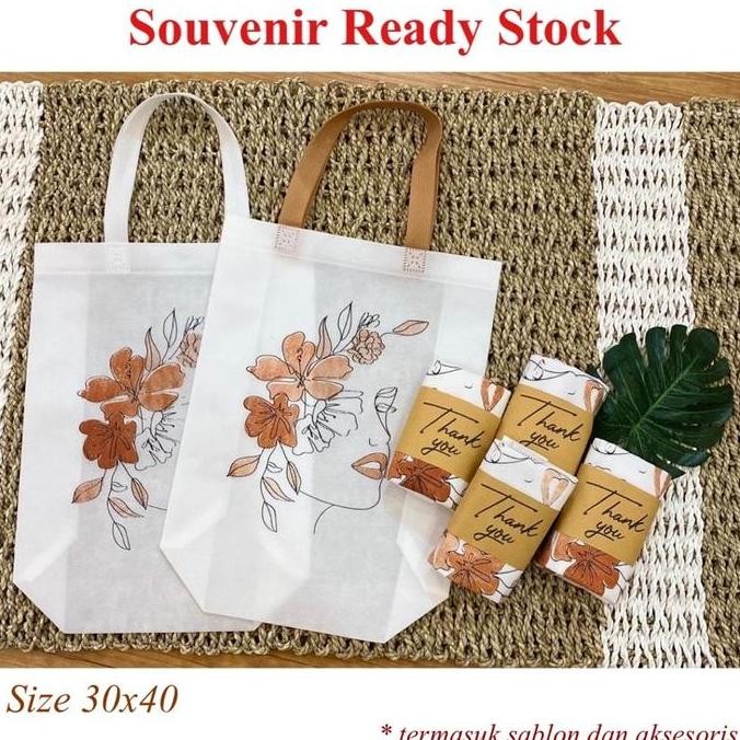 

ready (ISI 12 PCS ) Tas Goodie bag Souvenir (Ready Stok) spunbond abu\