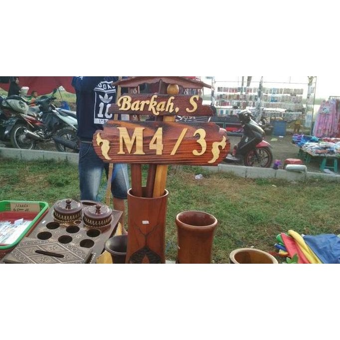 

papan nama. alamat. dekorasi. kado. plang nama. alamat kayu. papan.