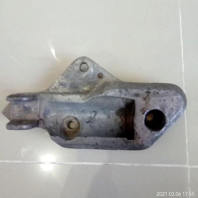 Sparepart dan Aksesoris kendaraan  Dudukan Footstep Depan Yamaha Scorpio Lama dr Almunium. Original.