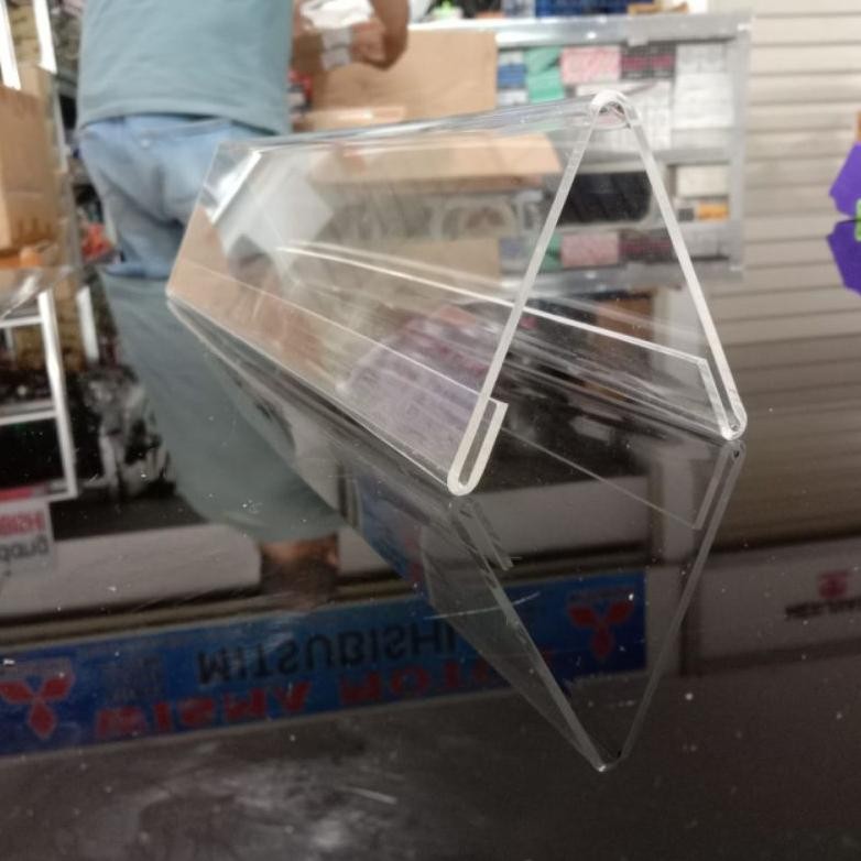 

papan nama meja bahan acrylic segitiga AST