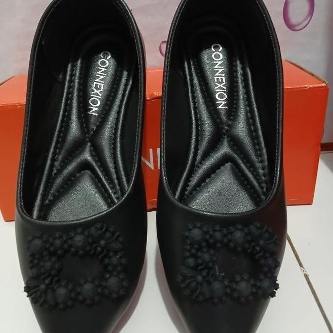 Tersedia sepatu sandal flatshoes connexion model bunga