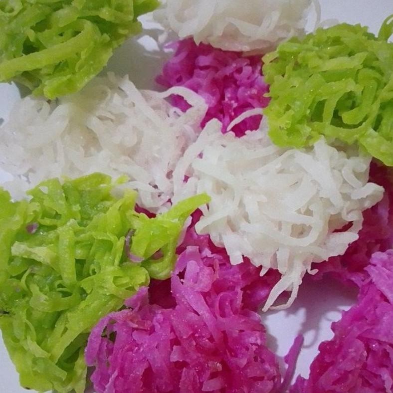 

1 kg ampyang manisan kering kelapa muda arum rasa manis gurih renyah