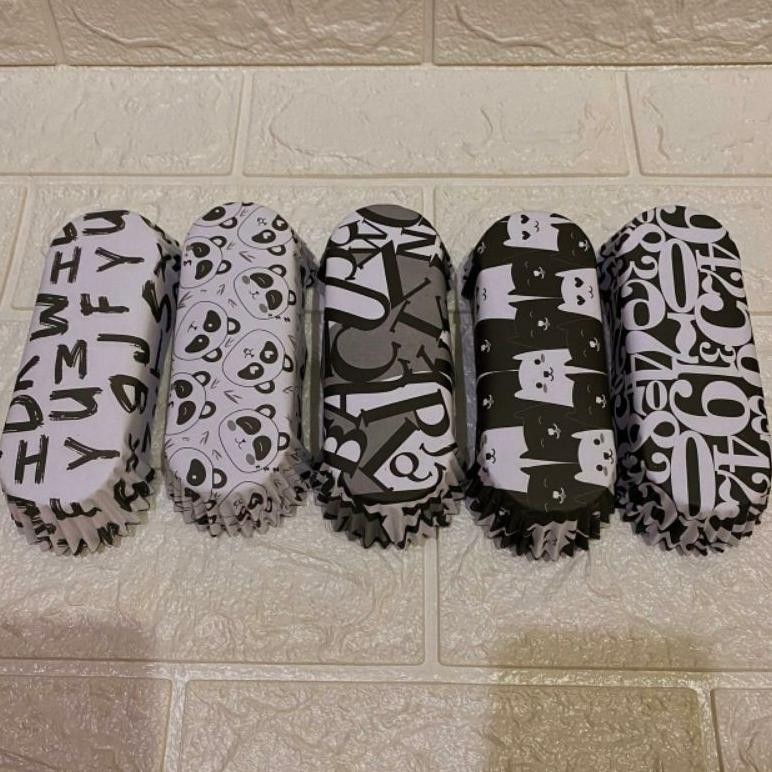 

Kertas Cup Roti Oval uk. 200 x 100 ~ Black & White Series 2 AST