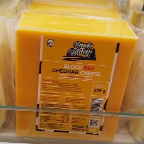 

Keju Cheddar Merah / Block Red Cheddar Cheese River Valley 225 gram