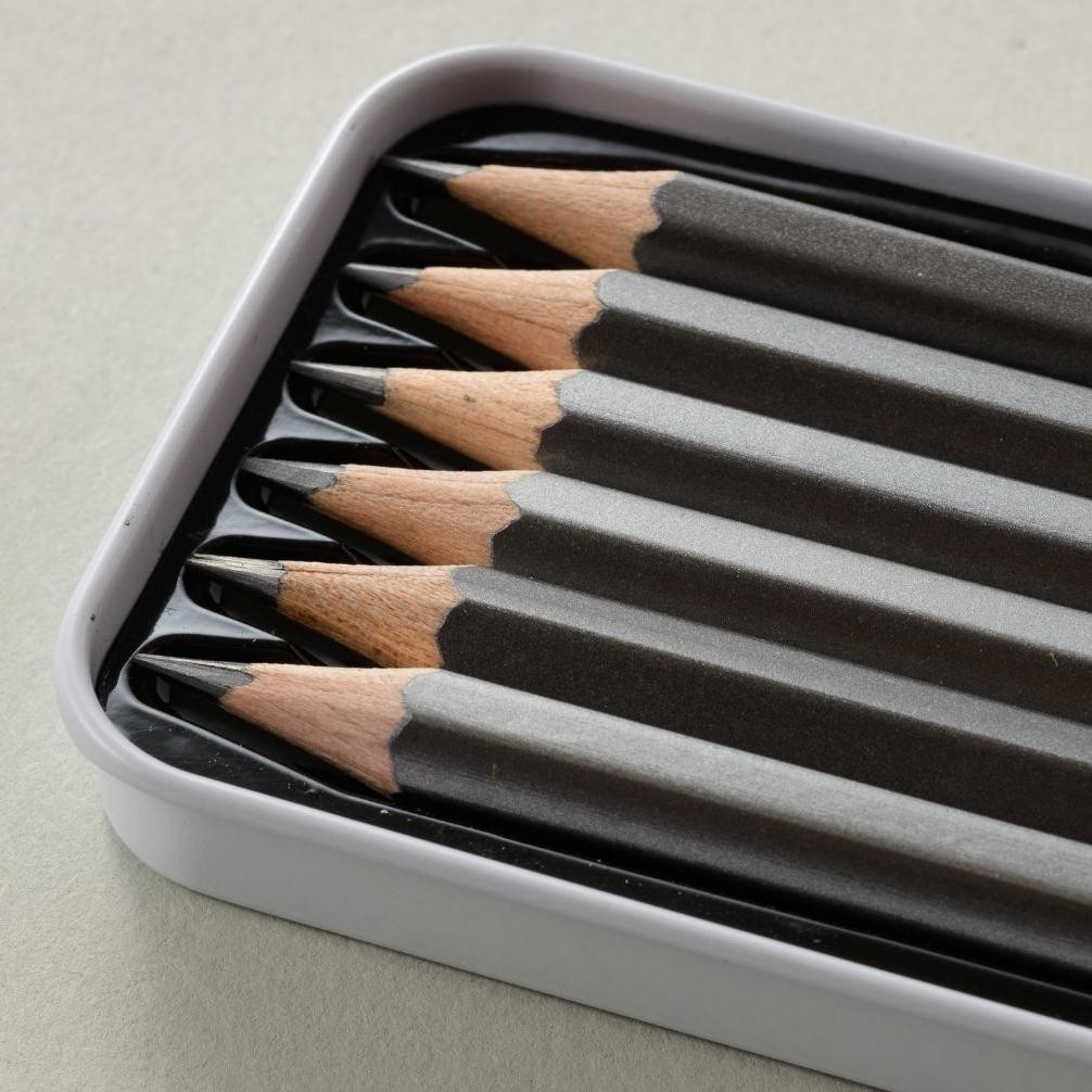 

Derwent Academy Sketching Pencil Set Metal Tin Pensil Sketsa Gambar