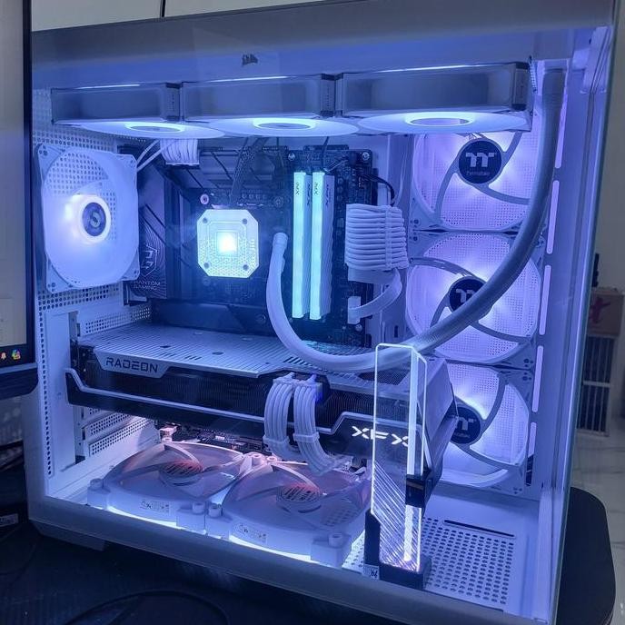 PC Rakitan Gaming Editing. i3 12100F, RX 6600 XT, RAM 16 GB DDR4, SSD NVMe 256 GB, HDD 1 TB,