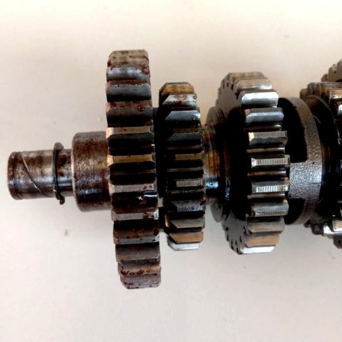 Sparepart dan Aksesoris kendaraan  As Gear Rasio Yamaha Rx King. Original. Seken Bekas copotan motor