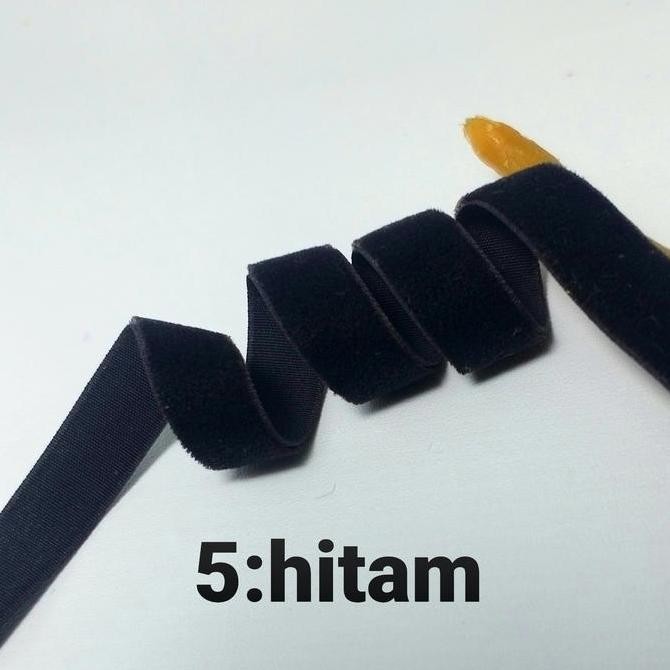 

ready stock per rol 15 meter,pita bludru/velvet elastis warna hitam lebar 1 cm