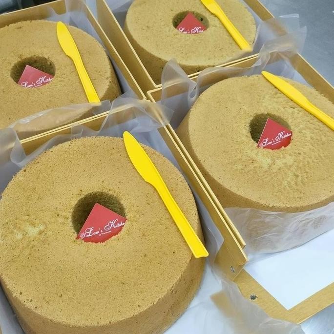 

ready stock chiffon pandan seloyang. diameter 24 cm. hardbox. wajib instan kurir