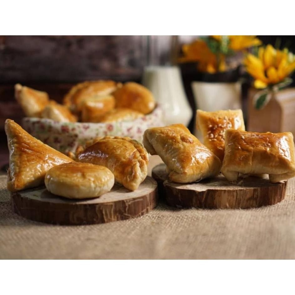 

Delie Kue Pia Bakpia Kering Renyah Berbagai Rasa Isi 5