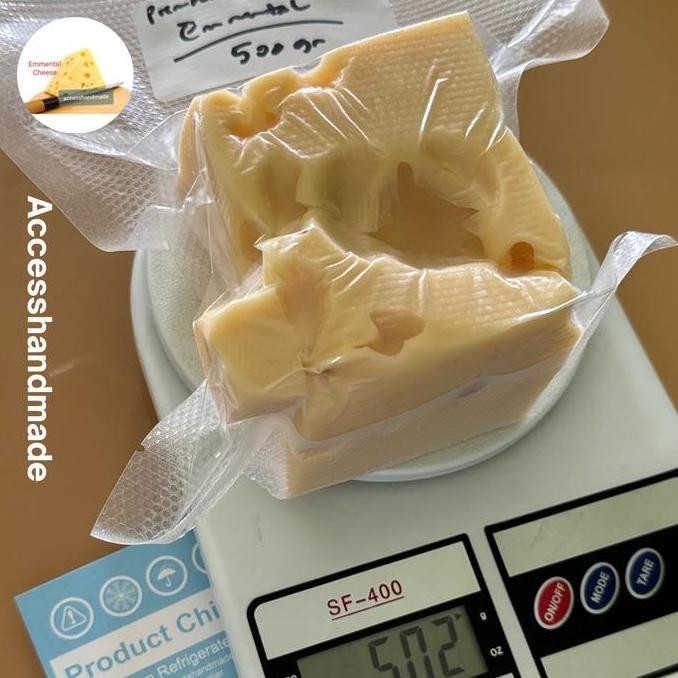 

Grosir Emmental Cheese Keju Emental 500Gr Import Swiss Gojek Grab Chiller