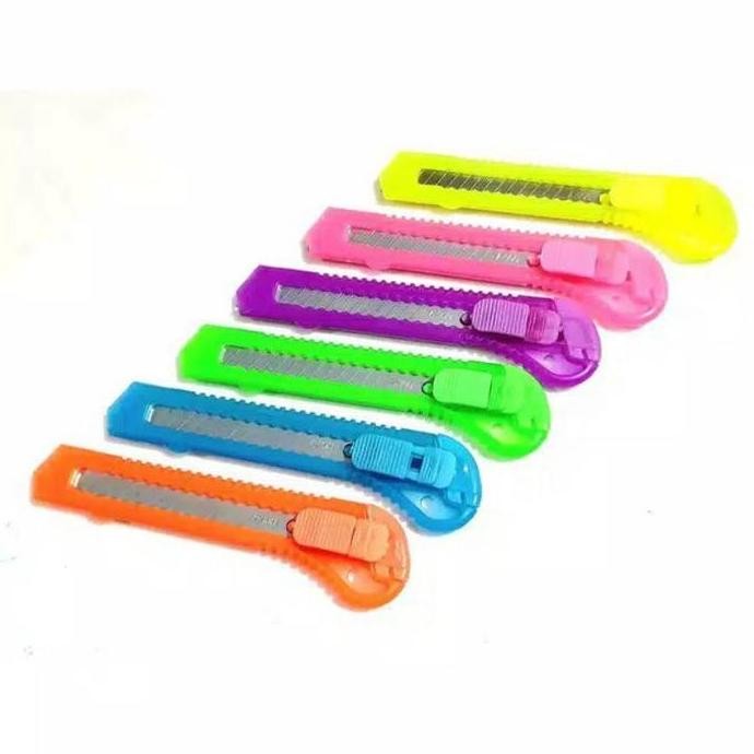 

Ready Stock !!!! Cutter Potong Kater L500 Besar Tajam Pemotong Kertas Plastik Universal