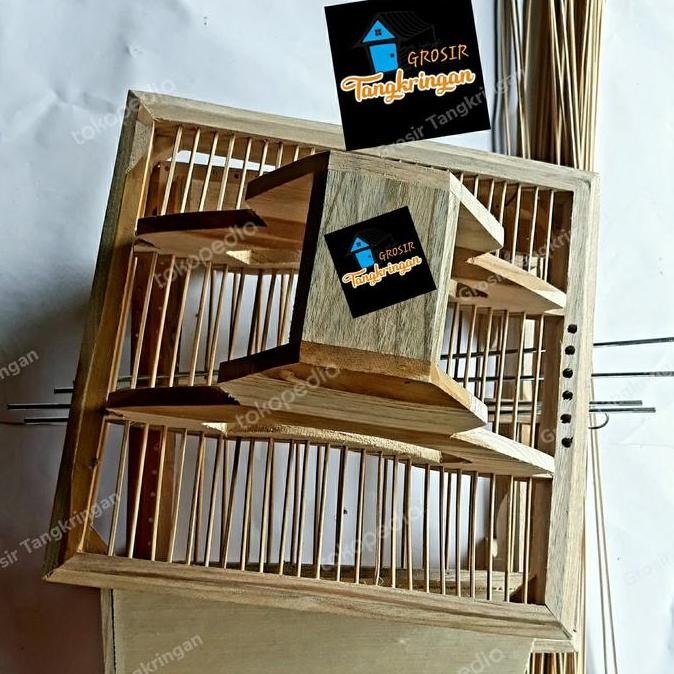 Sangkar Burung Kayu Jati Replika PCMI untuk burung kecil.